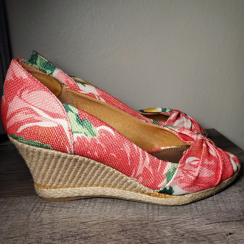 Floral wedge espadrilles